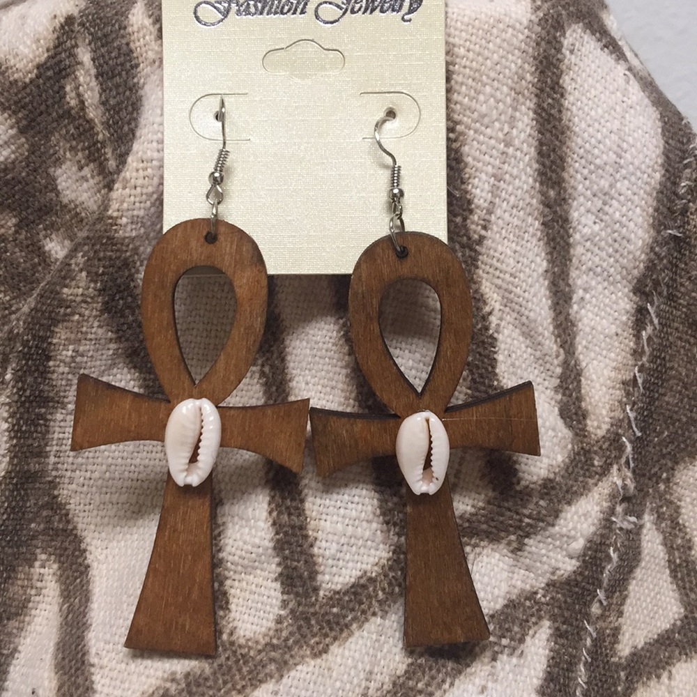 NWOT Beautiful Afro Centric Ankh earrings.
